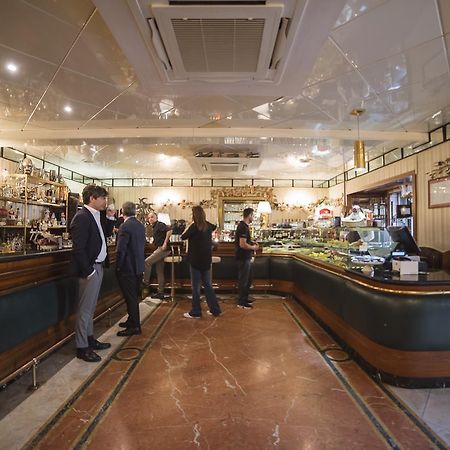 Le Stanze Di Piazza Dei Martiri Bed & Breakfast Napoli Bagian luar foto