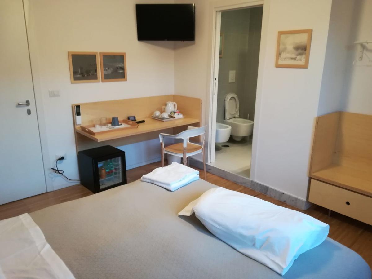 Le Stanze Di Piazza Dei Martiri Bed & Breakfast Napoli Bagian luar foto
