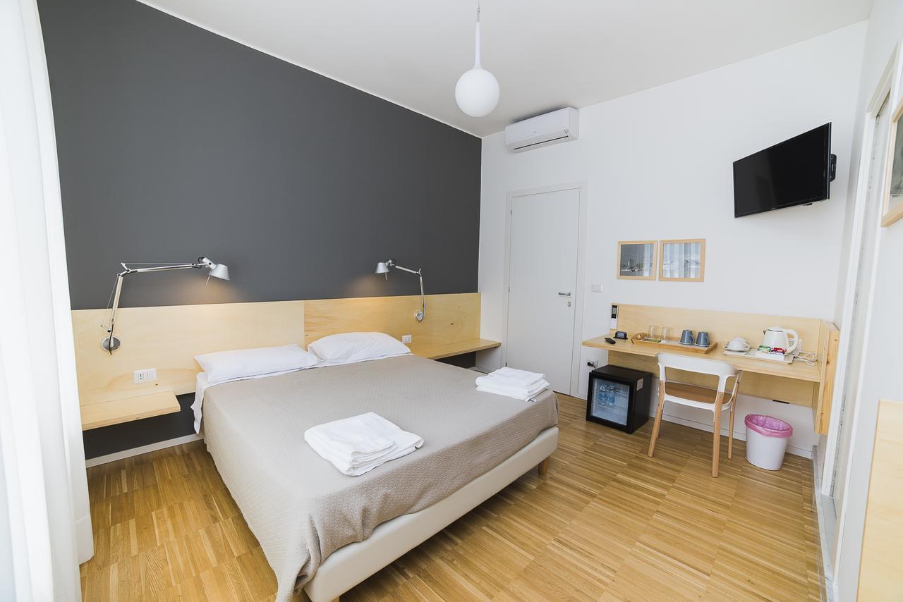 Le Stanze Di Piazza Dei Martiri Bed & Breakfast Napoli Bagian luar foto
