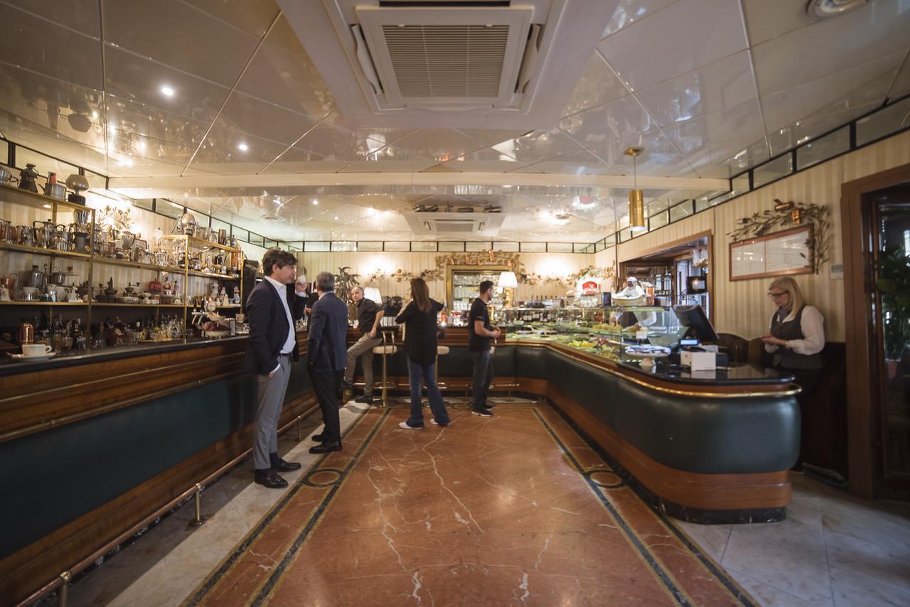 Le Stanze Di Piazza Dei Martiri Bed & Breakfast Napoli Bagian luar foto