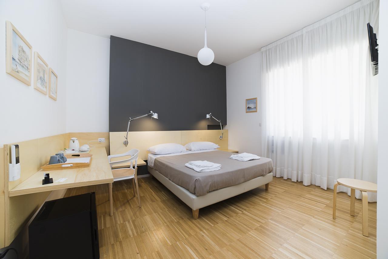Le Stanze Di Piazza Dei Martiri Bed & Breakfast Napoli Bagian luar foto