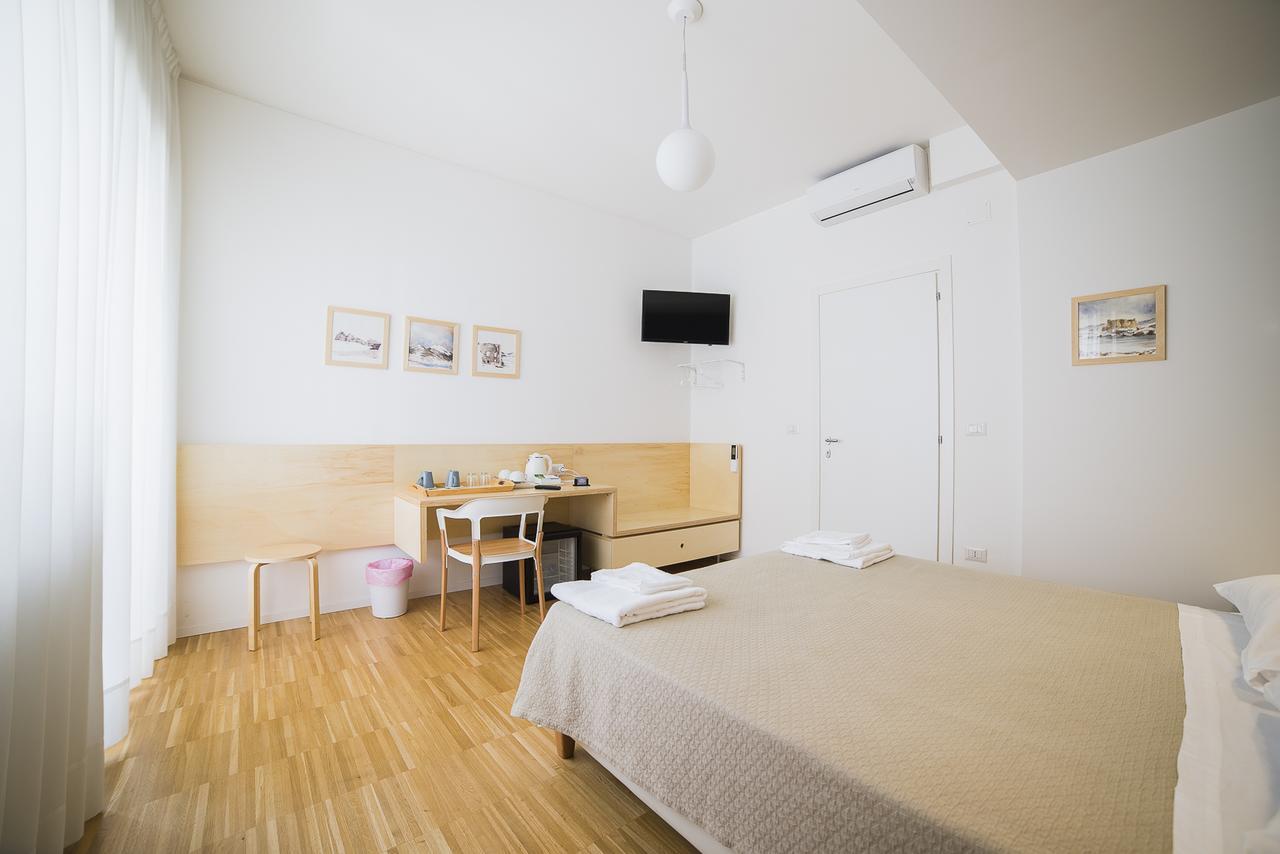 Le Stanze Di Piazza Dei Martiri Bed & Breakfast Napoli Bagian luar foto
