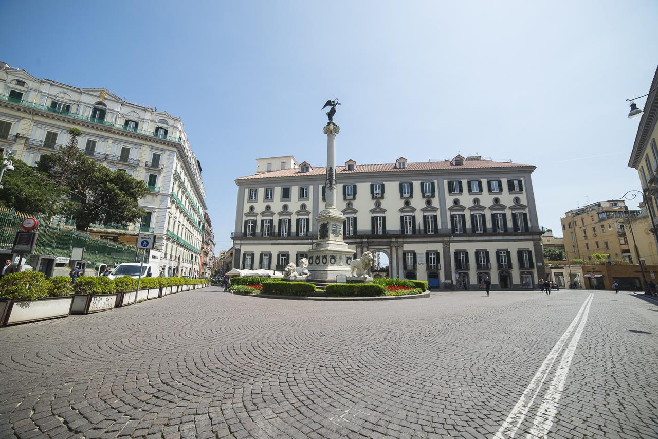 Le Stanze Di Piazza Dei Martiri Bed & Breakfast Napoli Bagian luar foto