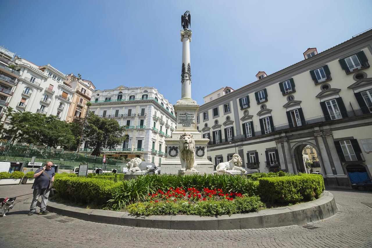 Le Stanze Di Piazza Dei Martiri Bed & Breakfast Napoli Bagian luar foto