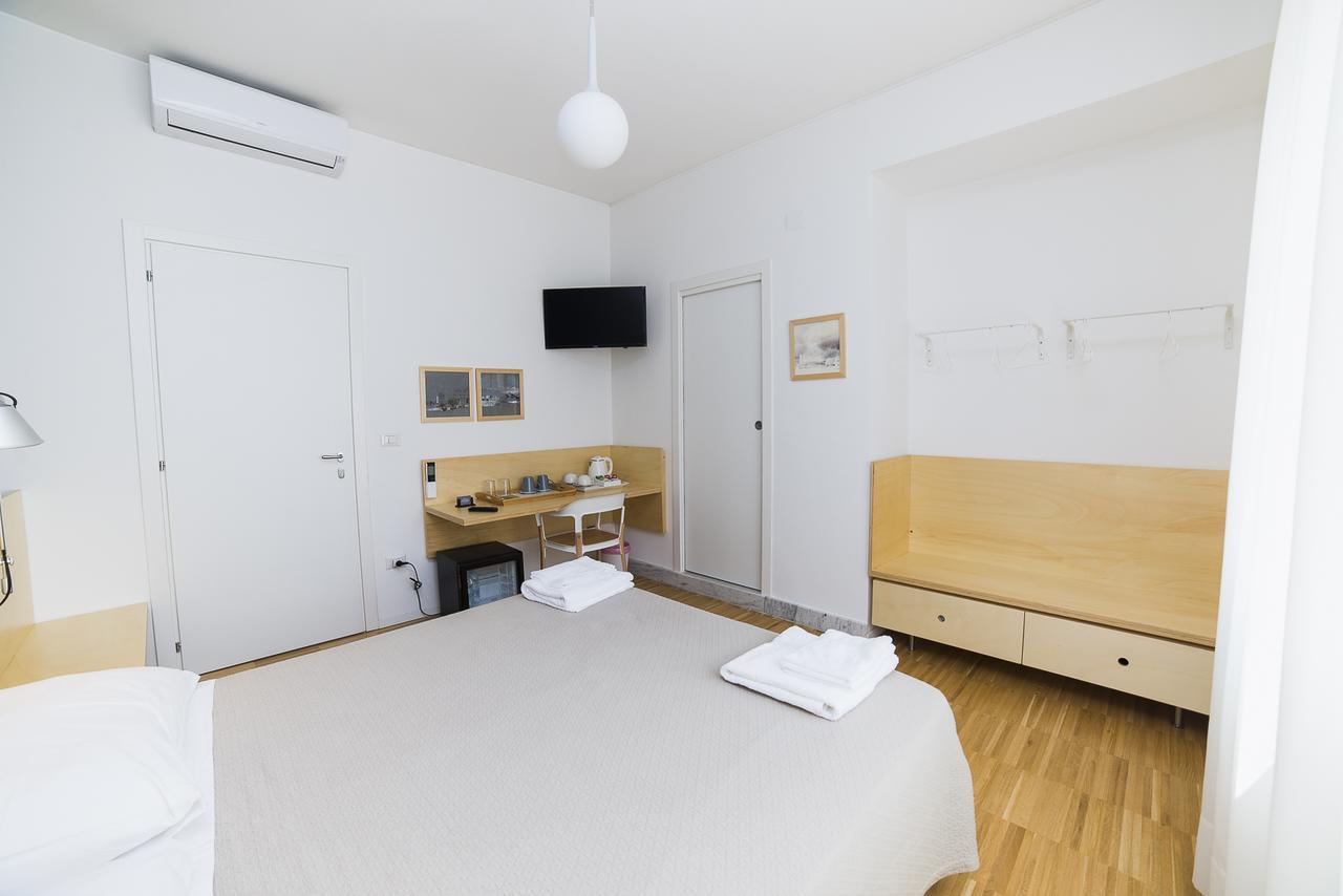 Le Stanze Di Piazza Dei Martiri Bed & Breakfast Napoli Bagian luar foto