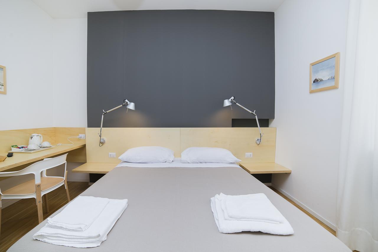Le Stanze Di Piazza Dei Martiri Bed & Breakfast Napoli Bagian luar foto